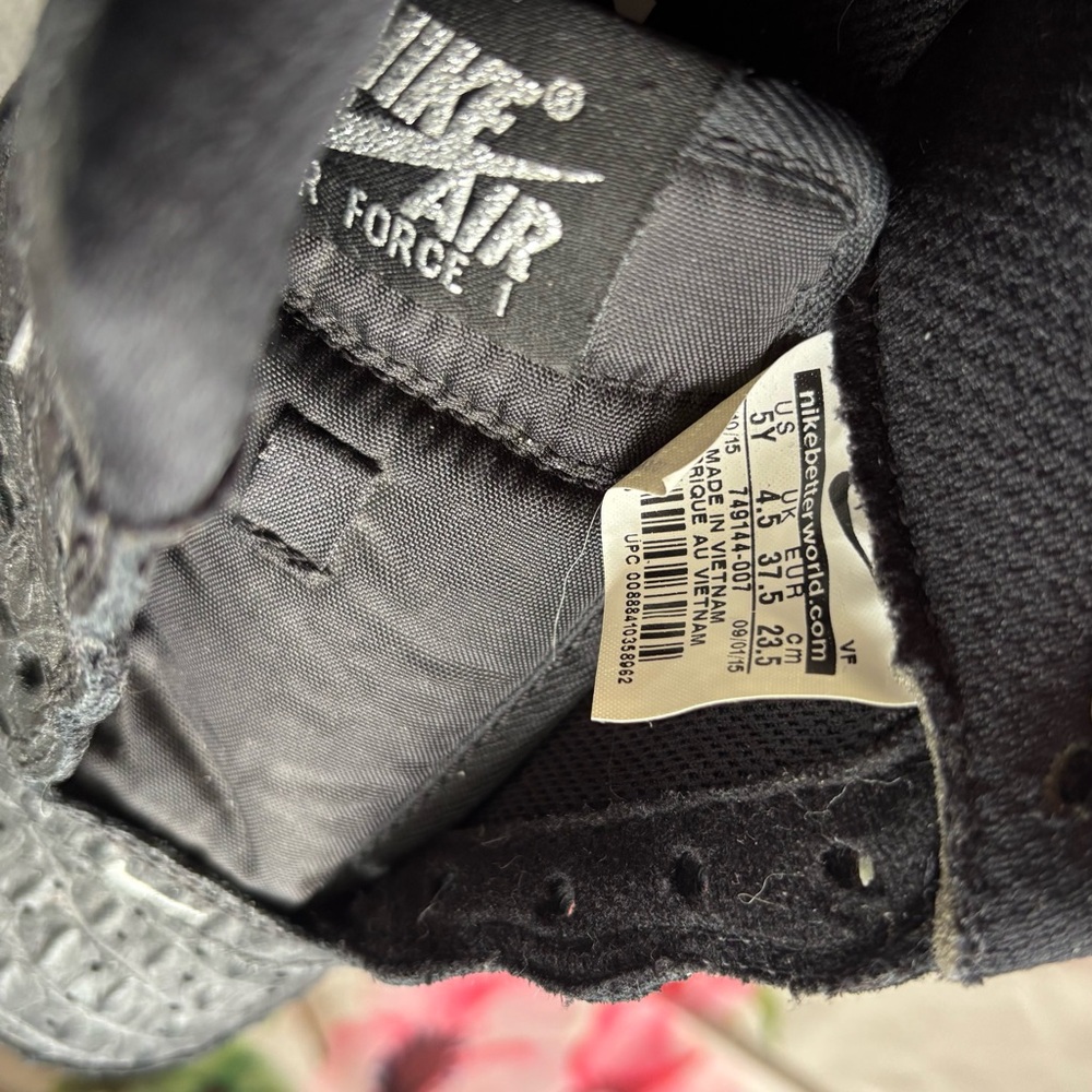 Nike Black Croc-Embossed Low Top Sneakers - Picture 4 of 8